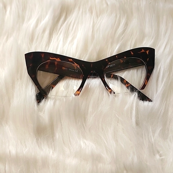 Bottomless Cateye Glasses - Picture 3 of 8